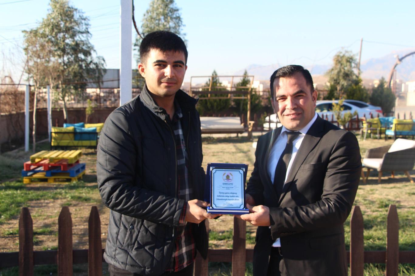 Silopi'de gazetecilere plaket takdim edildi Silopi'de gazetecilere plaket takdim edildi